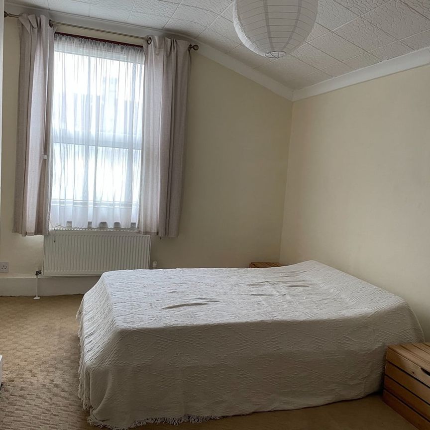 Room in a Shared House, Sutton Court Road, E13 - Photo 1