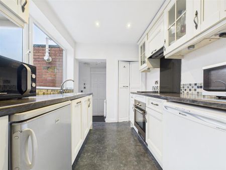 3 bedroom apartment to rent - Photo 5