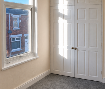 2 bedroom terraced house to rent - Photo 2