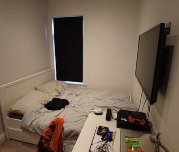 4 Bed - Thesiger Street â€“ 2 Bed - Photo 6