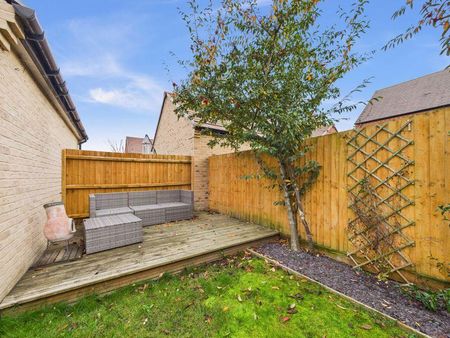 3 bedroom semi-detached house to rent - Photo 2