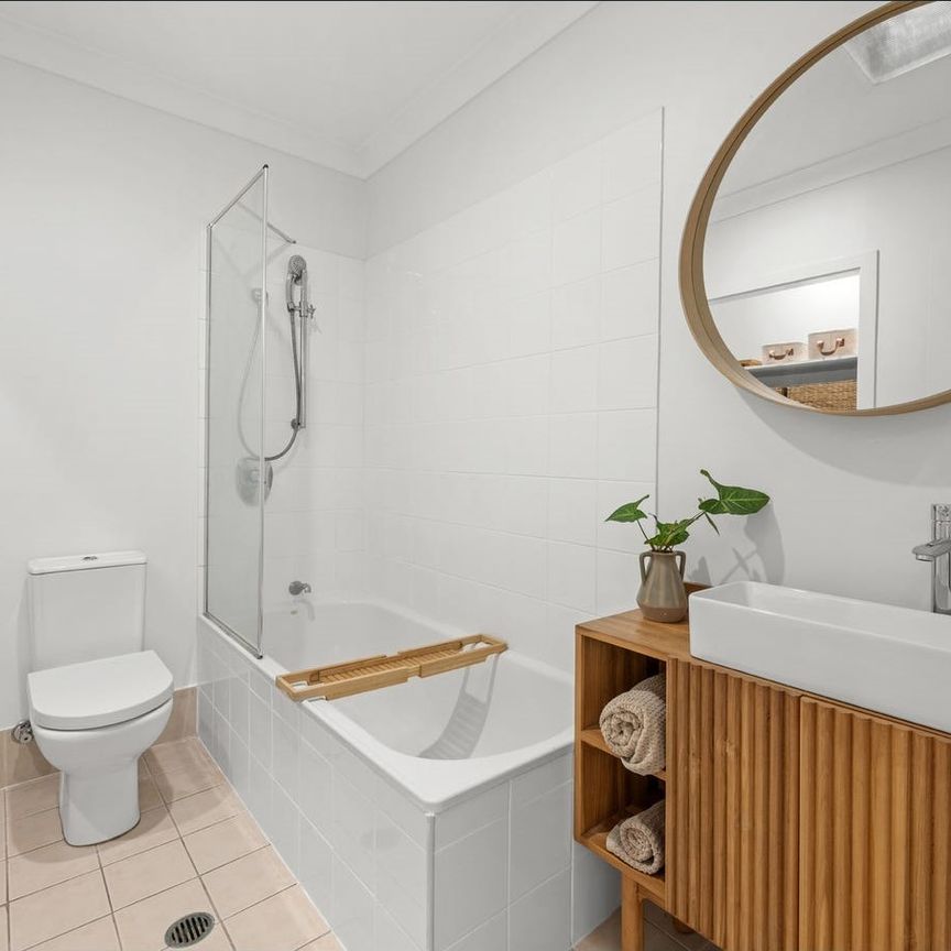 5/92 Nudgee Road, Hamilton QLD 4007 - House For Rent | Domain - Photo 1