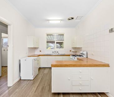 Pet Friendly, Three Bedroom Family Home - Photo 5