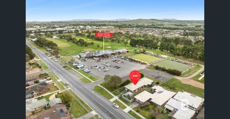 CHARMING FAMILY HOME WITH GOLF COURSE VIEWS AND LUSH GARDENS - Photo 2