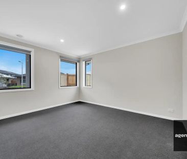 “Brand New Spacious Family Home in Tarneit VIC” - Photo 3