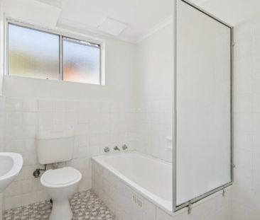 MODERN LIGHT FILLED 2 BEDROOM UNIT - Photo 6