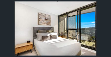 Furnished Modern 1-Bedroom Apartment in the Iconic FV “Flatiron” Tower - Photo 3