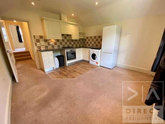 Hook Road, Epsom, KT19 - Photo 1