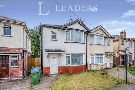 4 bedroom semi-detached house to rent - Photo 4