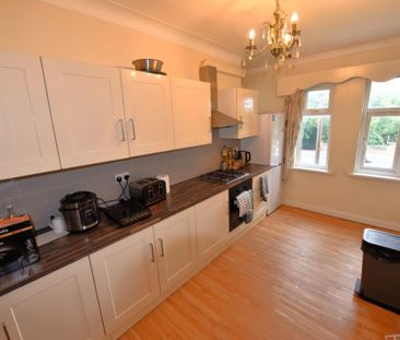 5 bedroom Flat in Sefton Court, Leeds - Photo 6