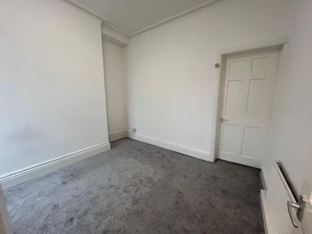2 bedroom end of terrace house to rent - Photo 2