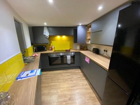 Station Terrace (room 5), Bramley , Leeds - Photo 4