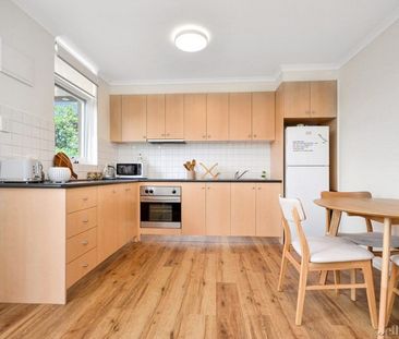 9/5 Christmas Street, Northcote - Photo 6