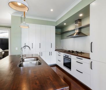 Sophisticated Family Living in the Heart of Remuera - Photo 1