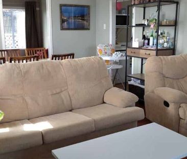 Shelly Park, 3 Bedrooms - Photo 2