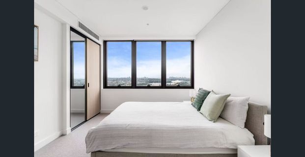 Stunning 3-Bedroom Apartment with Breathtaking Water Views in Rhodes - Photo 1