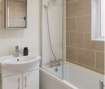 1 bedroom in a flat share to rent - Photo 4