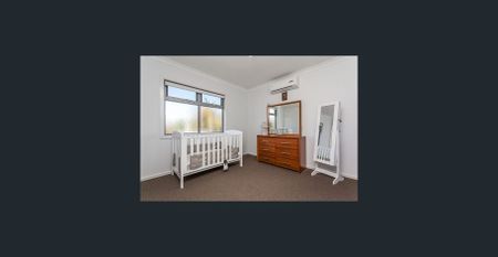 3 bedroom unit in quiet Bellfield Court location - Photo 2
