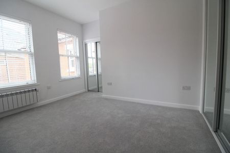 Ferndale Court, Reading, RG7 3SY - Photo 2