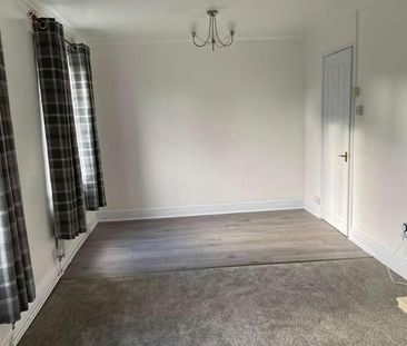 Circular Drive, Renishaw, S21 - Photo 4