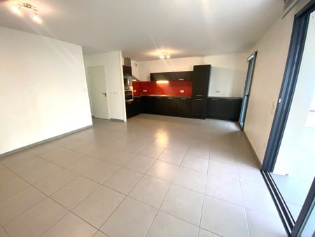 Location Appartement 3 pièces 73m² ROMANS SUR ISERE 26100 - Photo 4