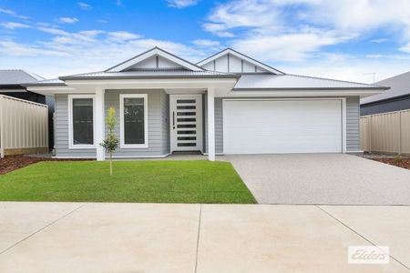 17 Axford Boulevard - Photo 2