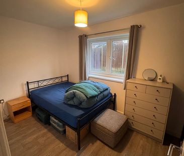 2 Bed Bungalow, Belroyal Lane, BS4 - Photo 2