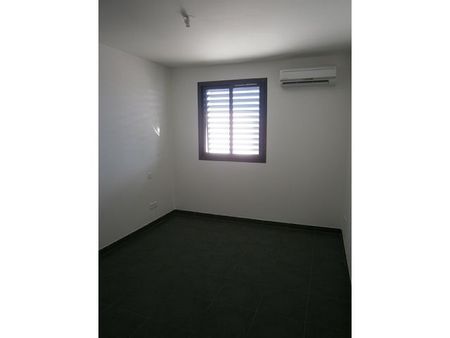 Location Appartement 2 pièces 43m² ST DENIS 97400 - Photo 2