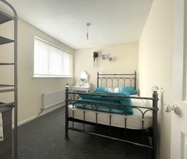 3 bedroom end of terrace house to rent - Photo 3