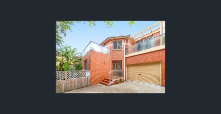 Comfortable Two-Bedroom Townhouse at the Heart of Maroubra - Photo 3
