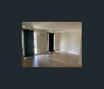 Great Unit, Private Yard! - Photo 3