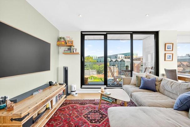 2 Bed Flat, Hardwicks Square, SW18 - Photo 1