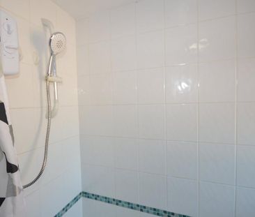 2 bedroom end of terrace house to rent - Photo 5