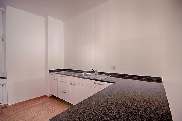 Exclusive 2-Zimmerwohnung in der Innenstadt von Trier inklusive Einbauküche und KFZ-Stellplatz - Foto 1