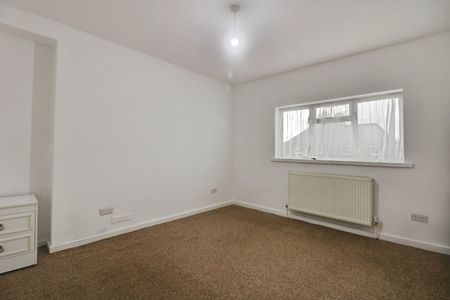 4 Bed Detached House, Whatley Avenue, SW20 - Photo 2