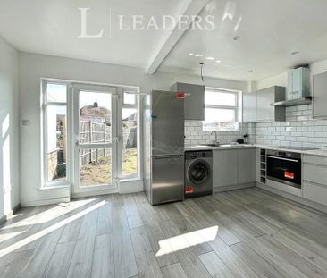 3 bedroom semi-detached house to rent - Photo 3