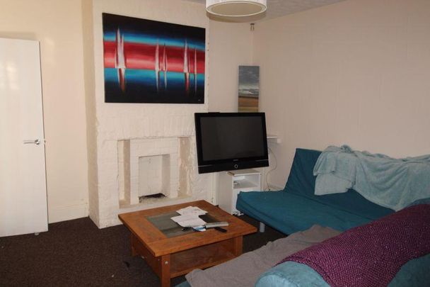 5 bedroom semi-detached house to rent - Photo 1