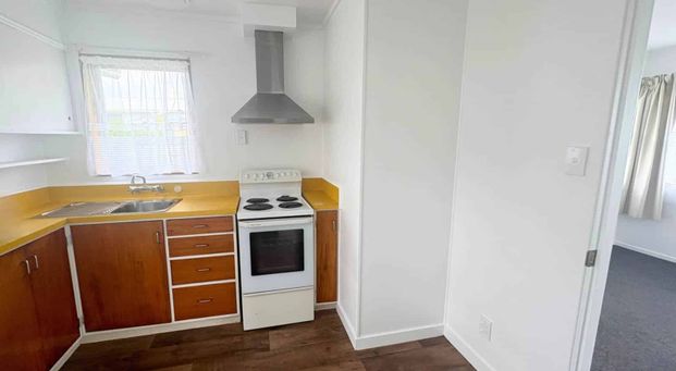 Tidy Studio Bedsit - Photo 1