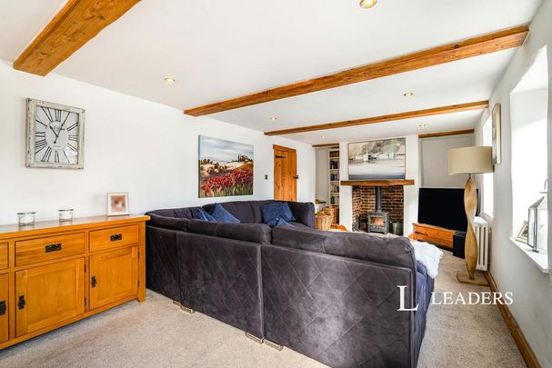 3 bedroom semi-detached house to rent - Photo 1