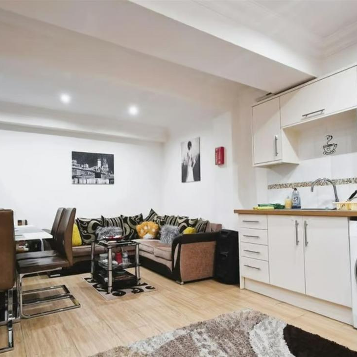 3 bedroom apartment to rent - Photo 1