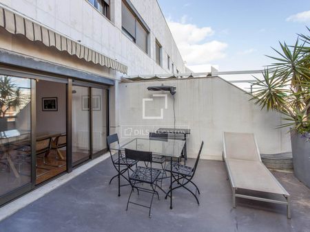 Pleasant 2-bedroom penthouse with terrace for rent in Pla del Real - Photo 5