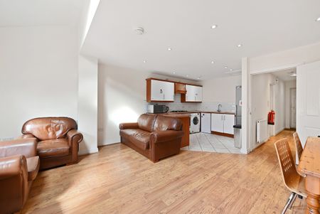 6 Bed Student Accommodation - Photo 2