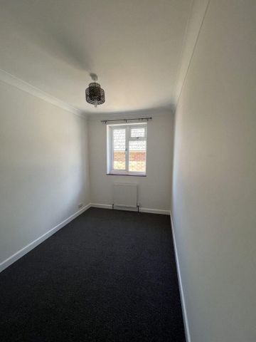 3 bedroom detached bungalow to rent - Photo 3