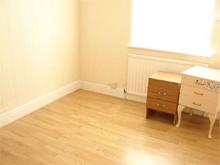 TO LET, 4 BEDROOM HOUSE - Photo 2