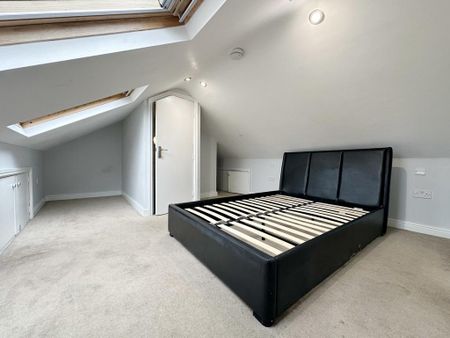 4 bedroom semi-detached house to rent - Photo 5