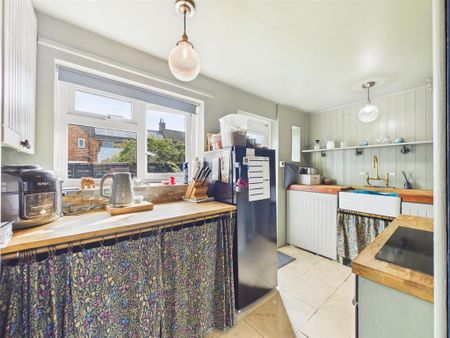 1 bedroom semi-detached house to rent - Photo 5