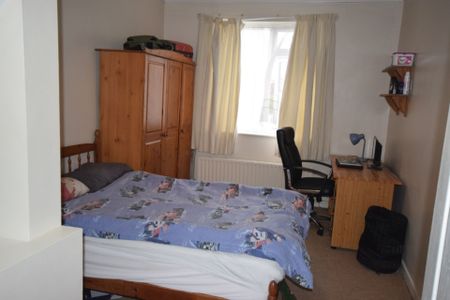 6 Bedroom House To Rent in Ensbury Park - £2,640 pcm Tenancy Info - Photo 4