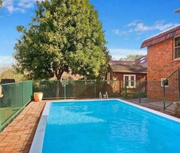 Exquisite Single-Level Family Residence in Coveted Killara Locale - Photo 2