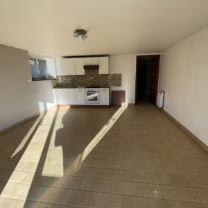 Location Appartement 3 pièces 58m² RIEUPEYROUX 12240 - Photo 2