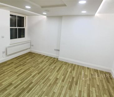 3 bedroom flat to rent - Photo 5